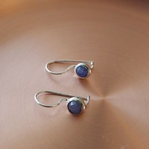 ⭐Petite raw sapphire earring